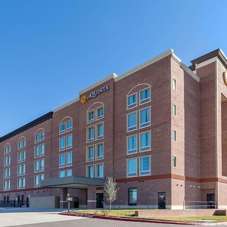 La Quinta Inn & Suites By Wyndham Dallas - Frisco Stadium Buitenkant foto