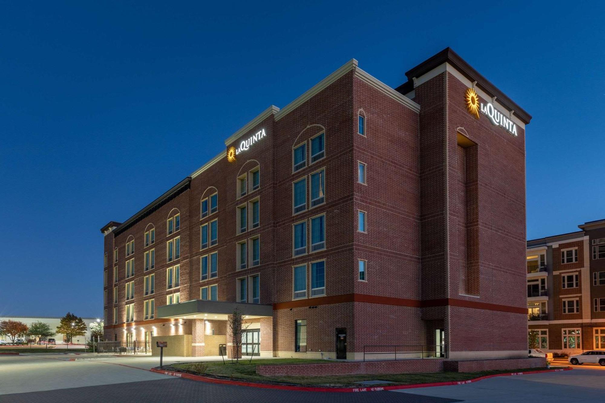 La Quinta Inn & Suites By Wyndham Dallas - Frisco Stadium Buitenkant foto
